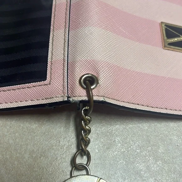 *SOLD* Mini Victoria Secret Flip Card Case Keychain Wallet - Picture 4 of 6